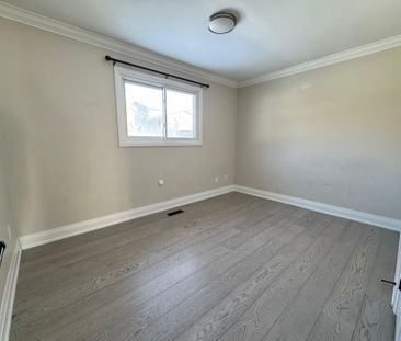 For Lease - 52 Centre Street Unit# (Main Floor), Brampton, Ontario - Photo 3