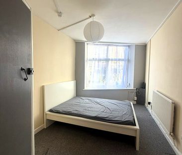 £450 PCM, All Bills and Wi-Fi Included, Furnished Room in a Shared ... - Photo 2