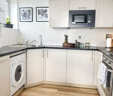 2 bedroom penthouse to rent - Photo 4