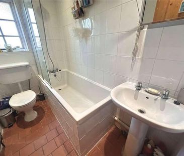 School Lane, Ewshot, Farnham, Hampshire, GU10 - Photo 6