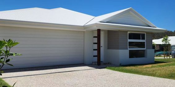 Brand New Lovely and comfortable Family Home - Photo 3