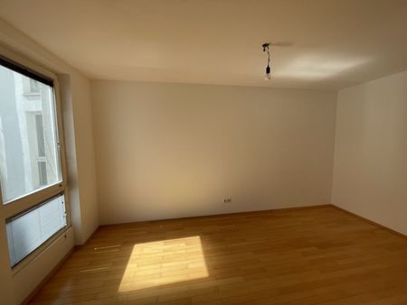 MODERNE 42 m²-WOHNUNG BEIM KARLSPLATZ - BALKON/RUHELAGE! - Foto 2