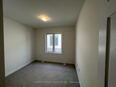 Townhouse For Lease | X8134278 - Photo 4