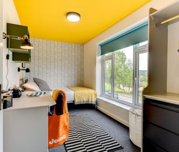 1 bedroom in a house share to rent - Photo 2