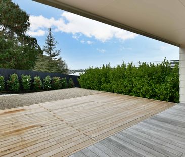 Immaculate Home in Central Stanmore Bay Location - Photo 2