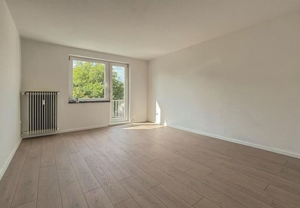 Citynah Wohnen: frisch renovierte 3-Zimmer-Wohnung mit Balkon und neuer Einbauküche - Foto 1