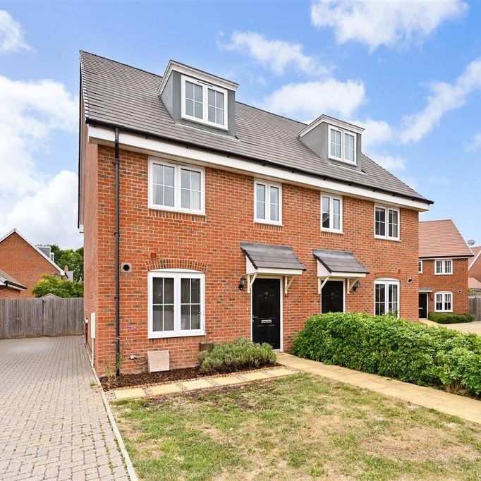 3 bedroom semi-detached house to rent - Photo 1