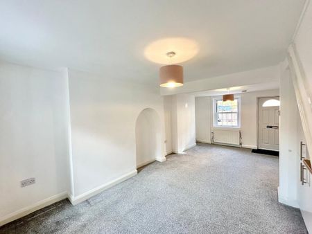 2 bedroom end of terrace house to rent - Photo 2