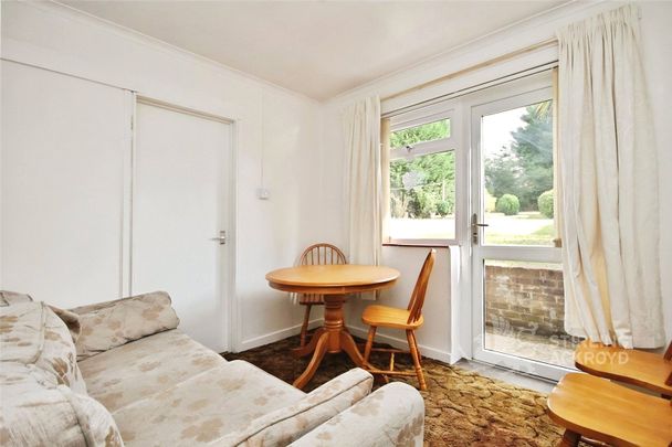 Blackwell Avenue, Guildford, Surrey, GU2 8LU - Photo 1