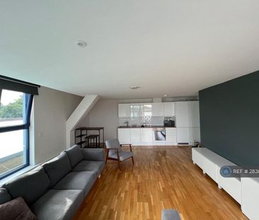 1 bedroom penthouse to rent - Photo 2