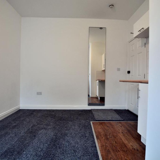 1 bedroom in a house share to rent - Photo 1