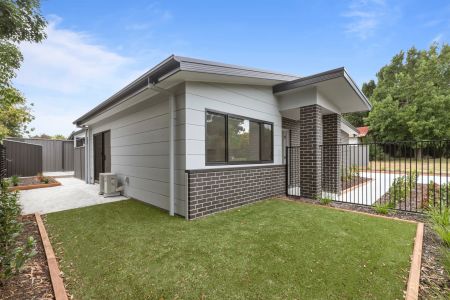 Modern, Low-Maintenance Townhouse in a Prime Page Pocket - Photo 3