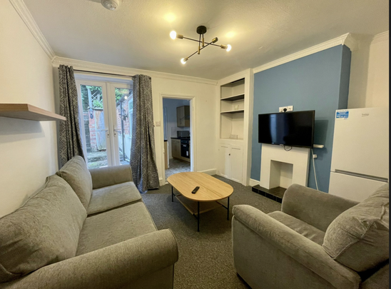 3 bedroom terraced house to rent - Photo 1