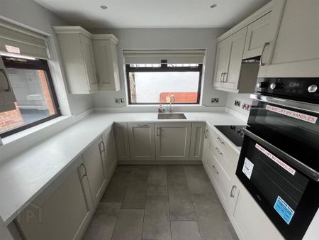 16 Andersonstown Park, Belfast, BT11 8FF - Photo 5