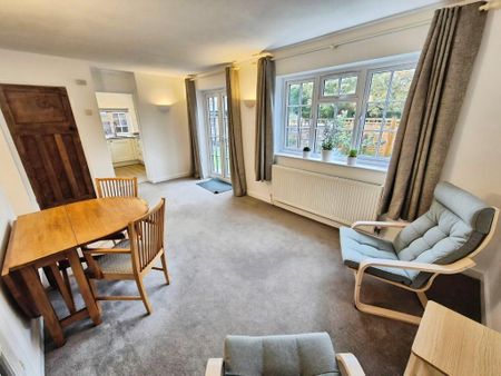 3 bedroom detached bungalow to rent - Photo 5