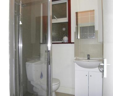 1 bedroom in a house share to rent - Photo 6