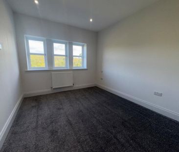 4 bedroom semi-detached house to rent - Photo 4