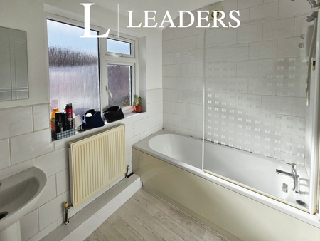 1 bedroom in a house share to rent - Photo 2