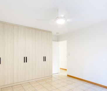 Recently Renovated 2 Bedroom Ground Floor Unit - Photo 5