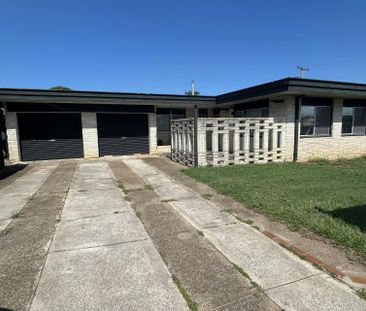 MODERN FAMILY HOME WITH SPACIOUS OUTDOOR LIVING - Photo 3