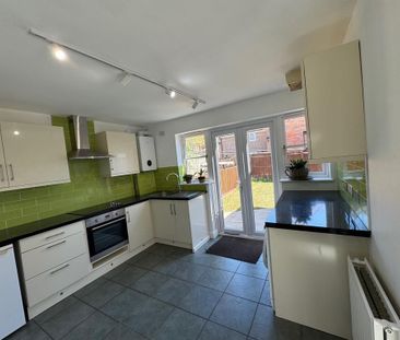 2 bedroom end of terrace house to rent - Photo 4
