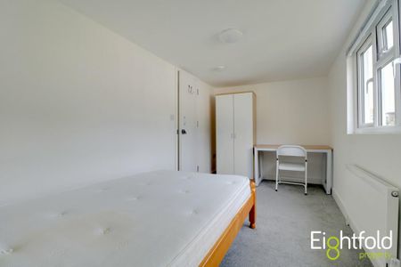 4 bedroom terraced house to rent - Photo 3
