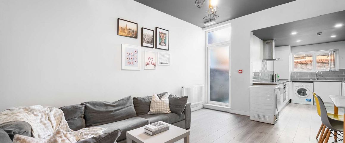 Hannan Road Room 6 - Photo 1