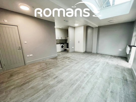 Studio to rent - Photo 1