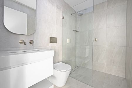 “Brand New Luxury - Solis” - Photo 3