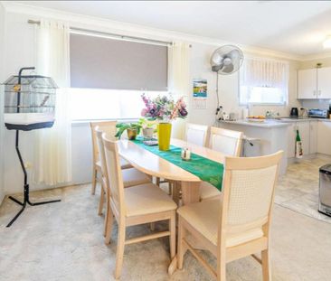 Open plan private 2 bedroom unit - Photo 3