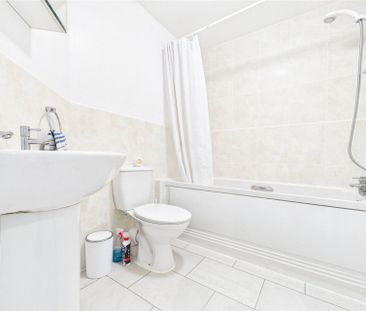 3 bedroom House in Goddards Close, Farnborough - Photo 6