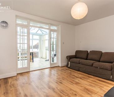 4 bedroom detached bungalow to rent - Photo 1