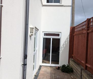 3 bedroom house to rent - Photo 2