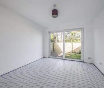 3 bedroom detached bungalow to rent - Photo 2