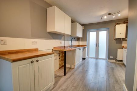 3 bedroom end of terrace house to rent - Photo 4