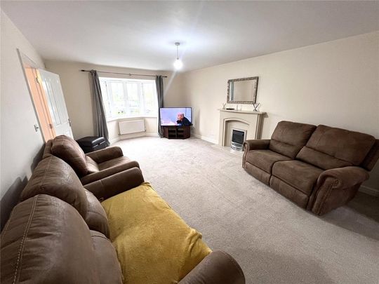 4 bedroom detached house to rent - Photo 1