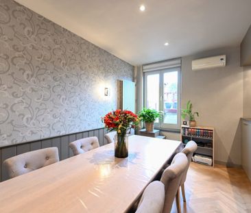 Mooie en gerenoveerde woning in populaire straat te Borgerhout - Photo 3