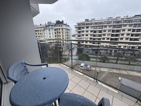 Alquiler de piso en Área Romántica - Photo 1