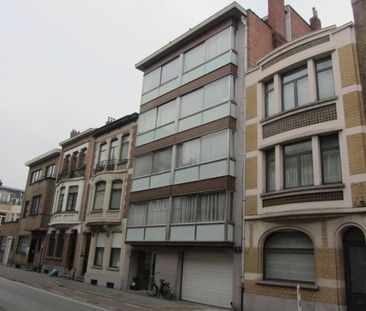 Appartement op de 1ste verdieping, ideaal gelegen vlakbij het stati... - Photo 1