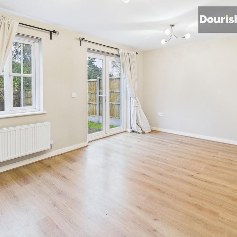 4 bedroom semi-detached house to rent - Photo 1