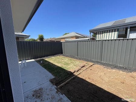 21 Hollow Drive, Andrews Farm, SA 5114 - Photo 5