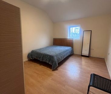 Room in a Shared House, Ley Street, IG1 - Photo 2