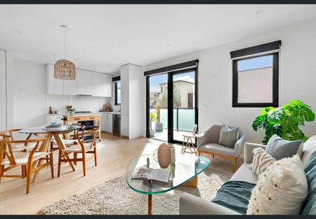 Sunlit Modern Beach-Side Living - Photo 5