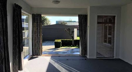 Sunny 3 bedroom family home - Photo 4