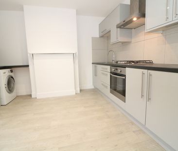 Lincoln Road, Dorking - 3 bedrooms Property for lettings - Seymours - Photo 6