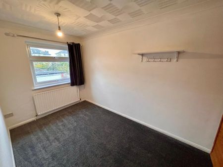 4 bedroom semi-detached house to rent - Photo 4