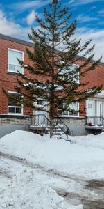 Spacious & Renovated 3-Bedroom Apartment + basement for storage in Prime Greenfield Park (Longueuil) are Available Now! - Photo 3