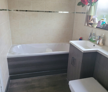 1 bedroom in a house share to rent - Photo 4