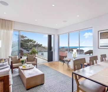 Architect designed family home Capturing sweeping north-easterly ocean views positioned in a serene cul-de-sac - Photo 1