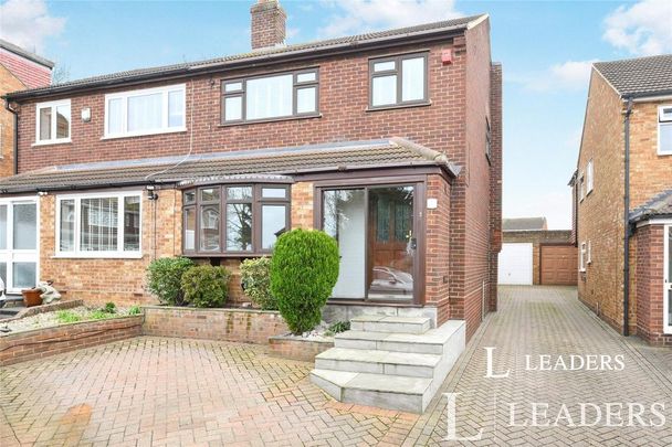 4 bedroom semi-detached house to rent - Photo 1